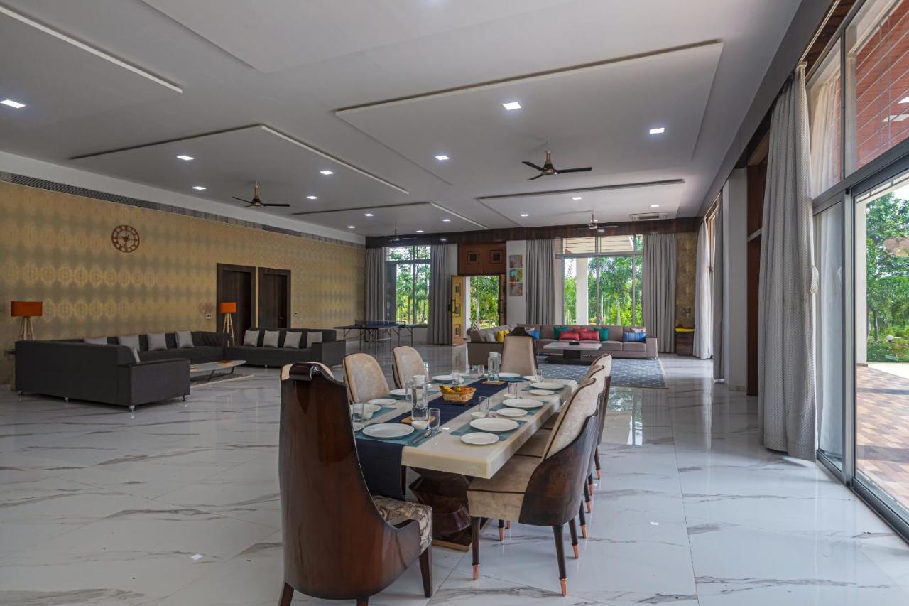 Saffronstays Odyssey, Karjat - 10 Acres Pet-Friendly Estate With Swimming Pool Chinchavli Esterno foto