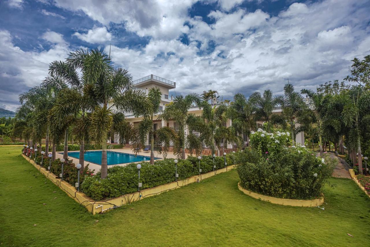 Saffronstays Odyssey, Karjat - 10 Acres Pet-Friendly Estate With Swimming Pool Chinchavli Esterno foto
